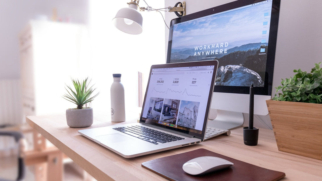 The Multi-Screen Desk: How to Create a Professional Setup Without Clutter