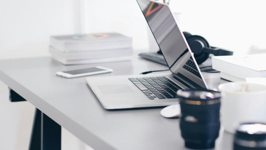 The Clean Desk Formula: Why Minimal Workspaces Often Work Better