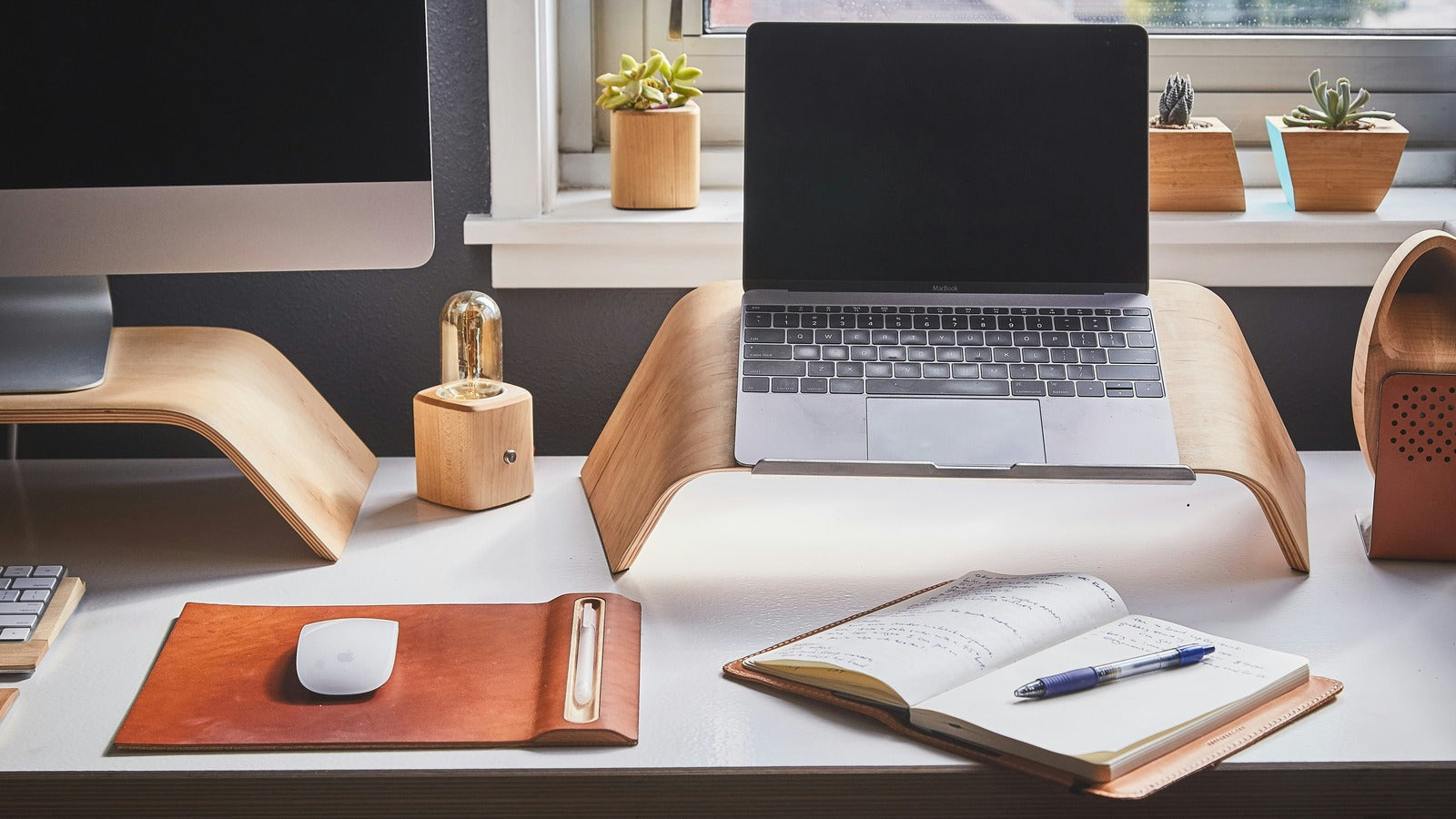 THE DESK EDIT