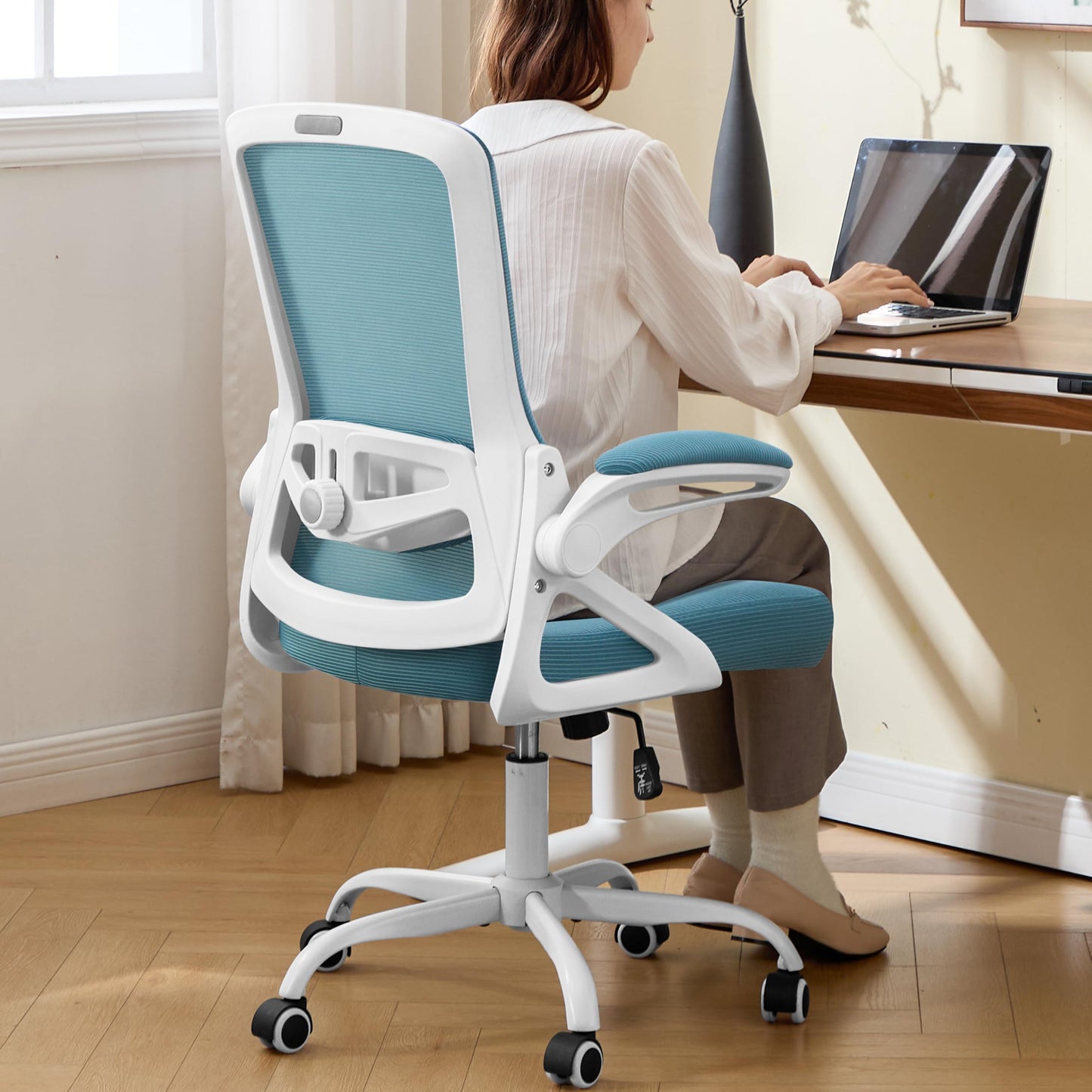 Ergonomic Mesh Office Chair with Adjustable Lumbar Support and Flip-Up Arms Executive Task Chair